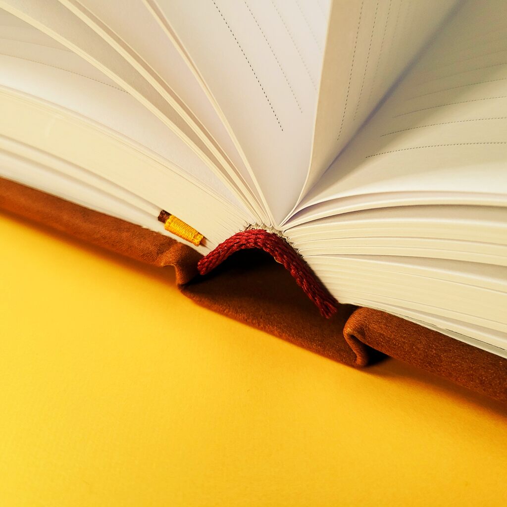 Kalendarz w płóciennej oprawie twardej