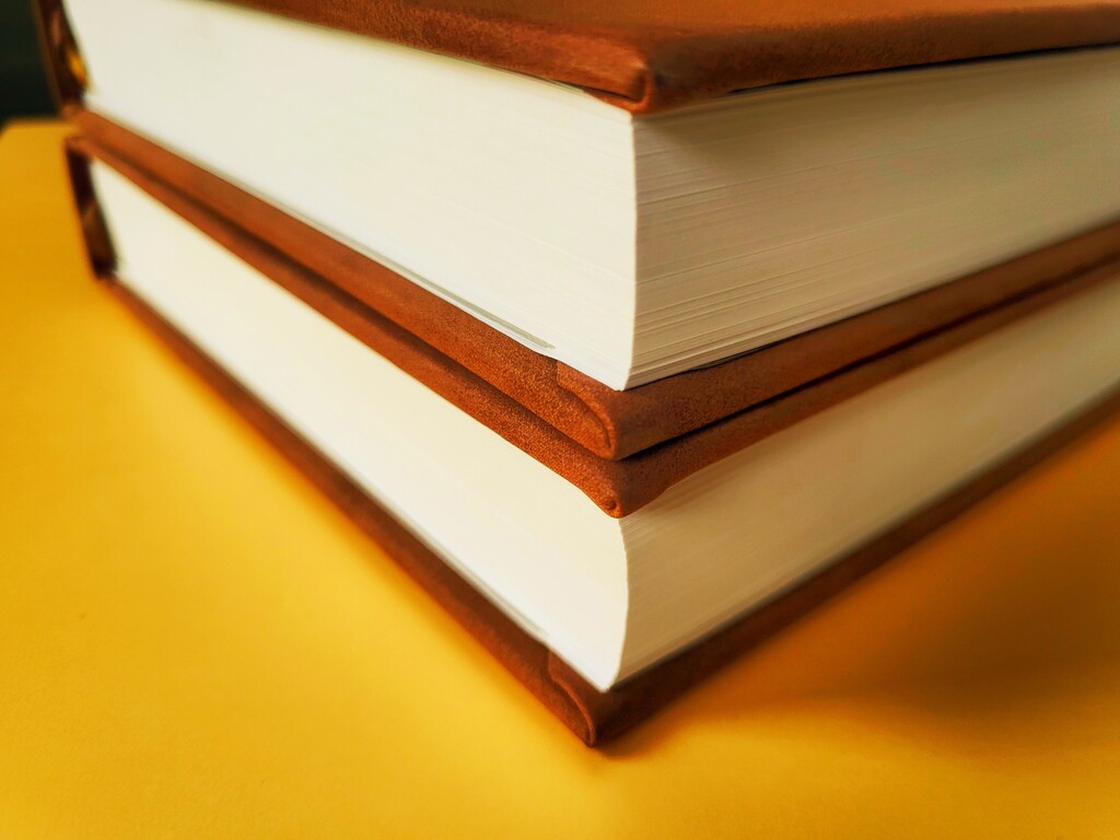 Kalendarz w płóciennej oprawie twardej