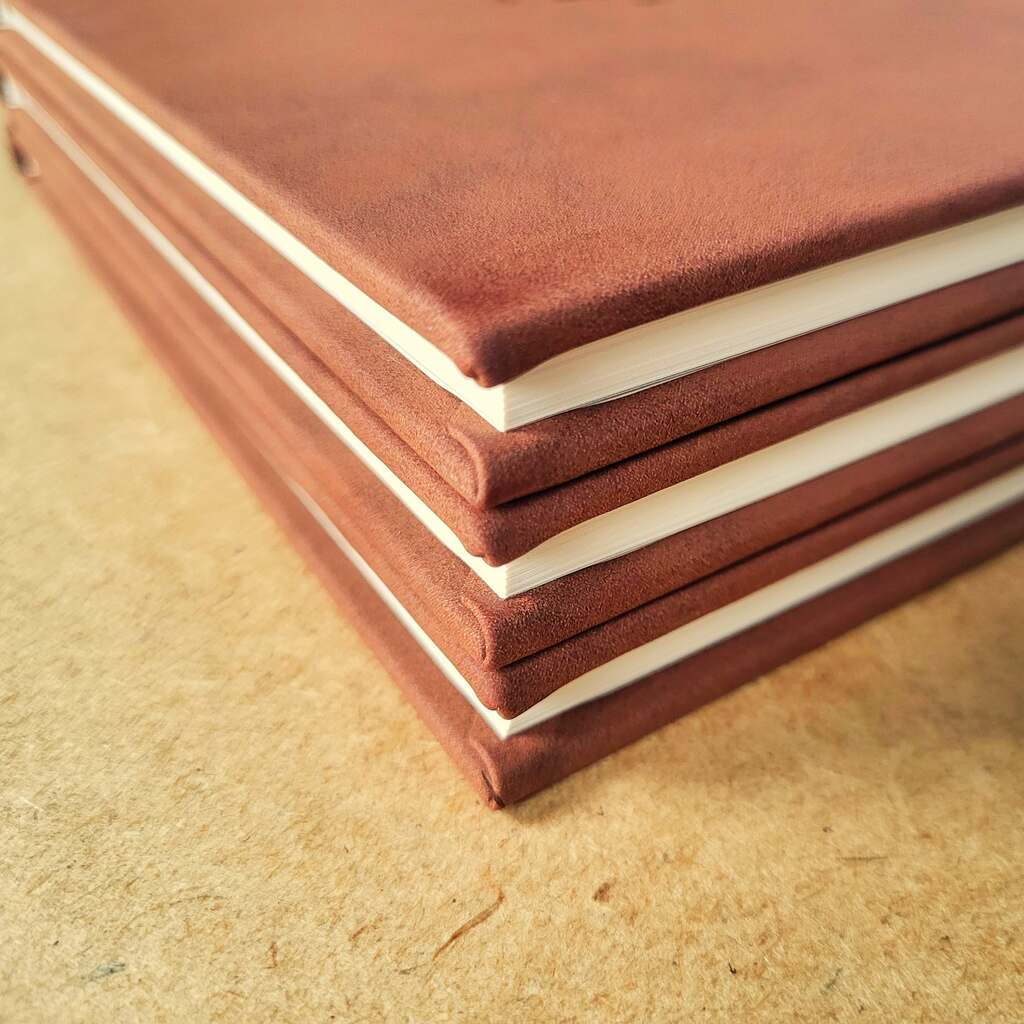 Kalendarz książkowy w oprawie twardej wykonany dla Instytutu Medycznego